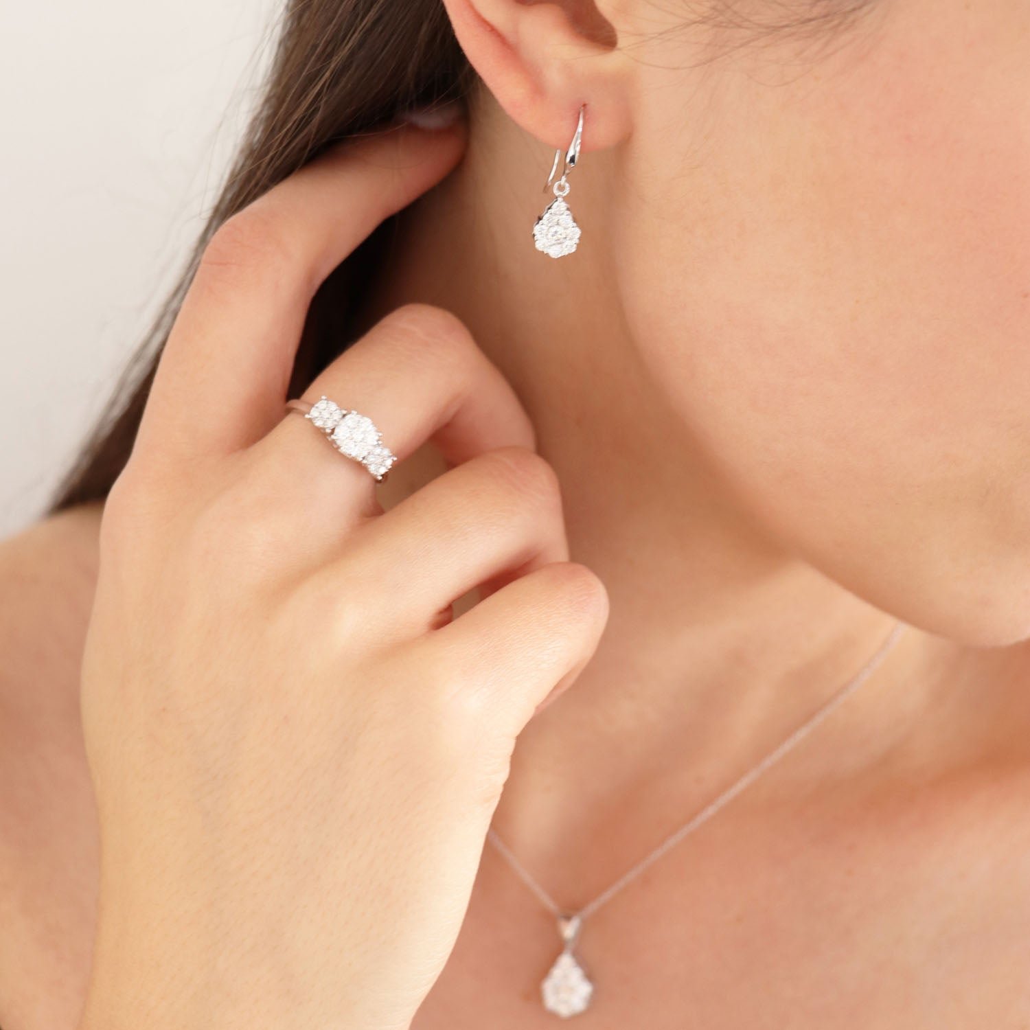 Diamond Cluster Ring with 0.50ct Diamonds in 18K White Gold - Image 2