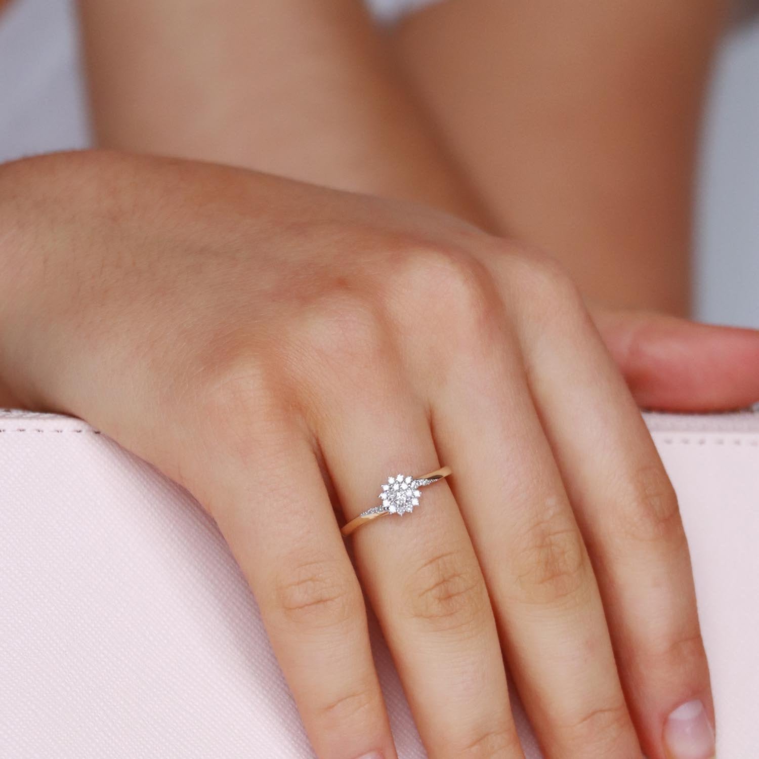 Cluster Ring with 0.15ct Diamonds in 9K Yellow Gold - Image 2