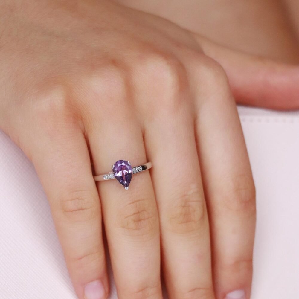 Amethyst Ring with 0.03ct Diamonds in 9K White Gold - Image 3